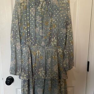 Cute light blue dress with gold. Worn twice